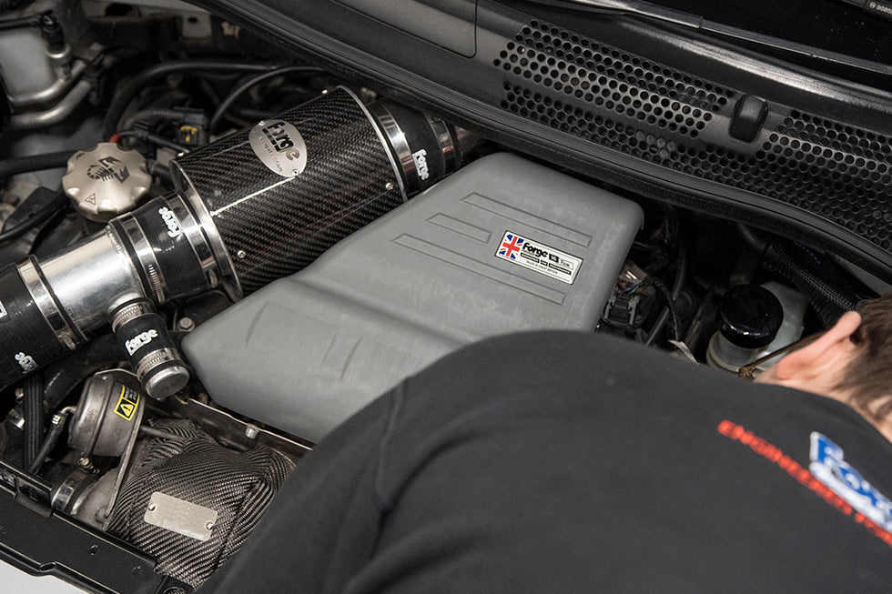 Forge Motorsport Carbon Fibre Engine Cover for Abarth 500 / 595 / 695 - Abarth Tuning