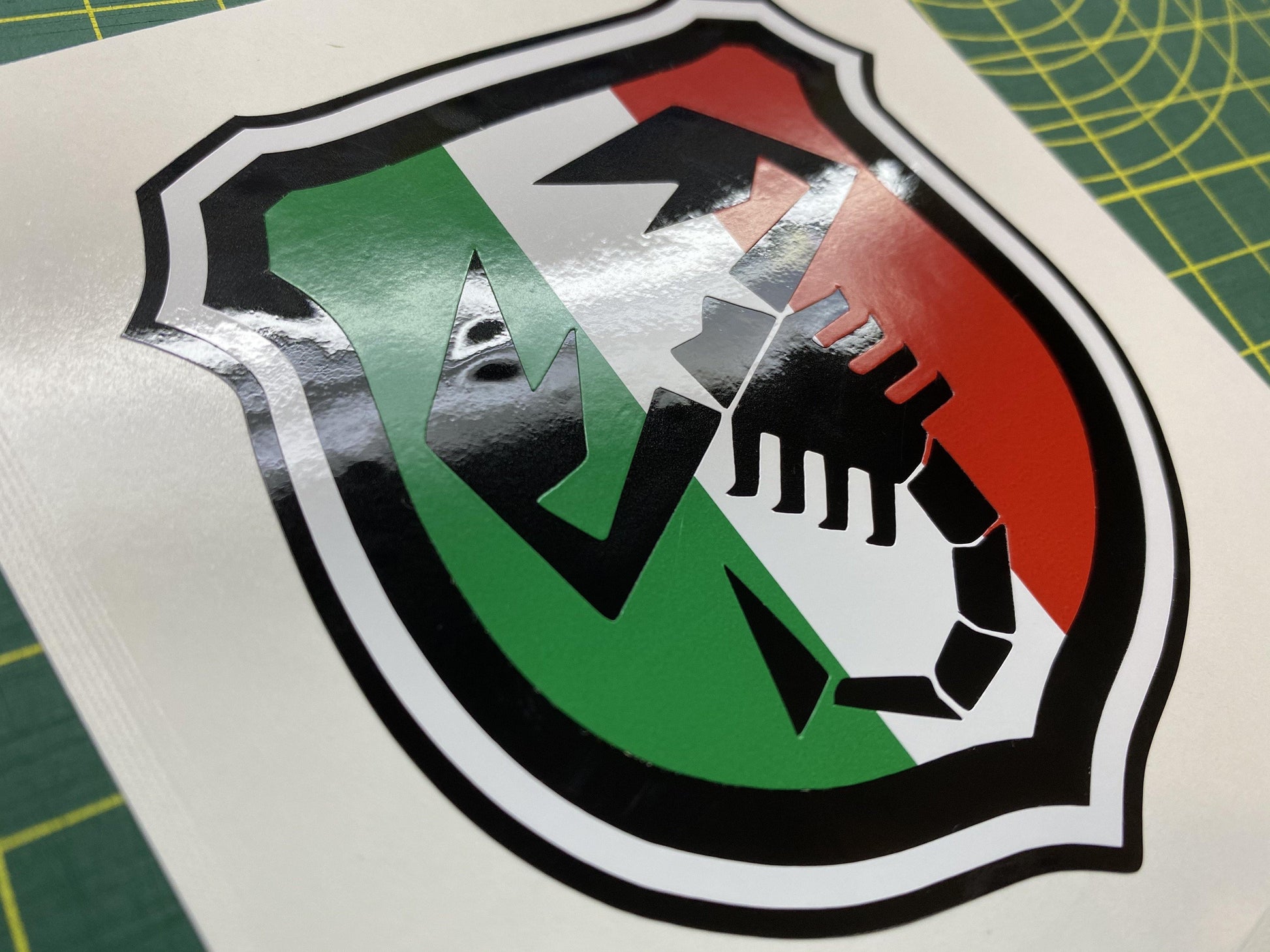500/595 Tricolore Scorpion Badge overlays carbon option available. Set of four - Abarth Tuning